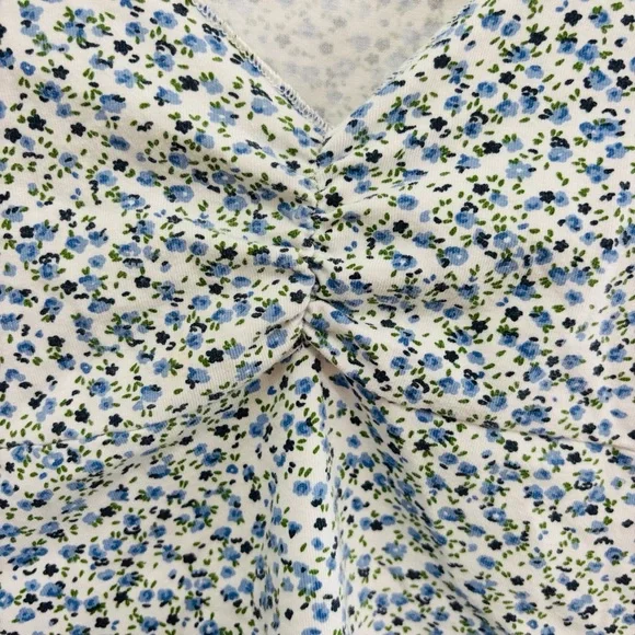 🌼🪻💙🕊️Brandy Melville Blue Floral Gina Top - Picture 6 of 6